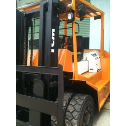 Xe nâng dầu TCM FD50-5T (3)